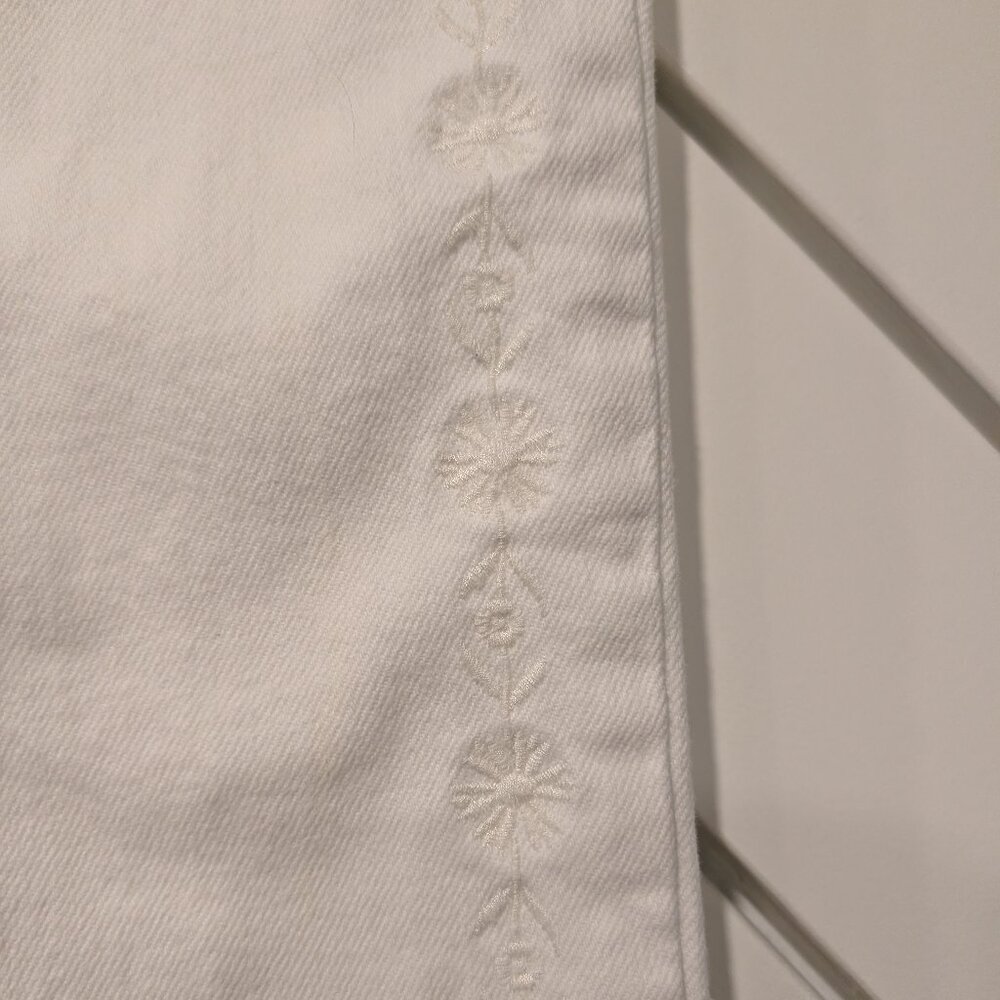 Levis White 311 Shaping Skinny Jeans with Floral Stich Design - Picture 3 of 5